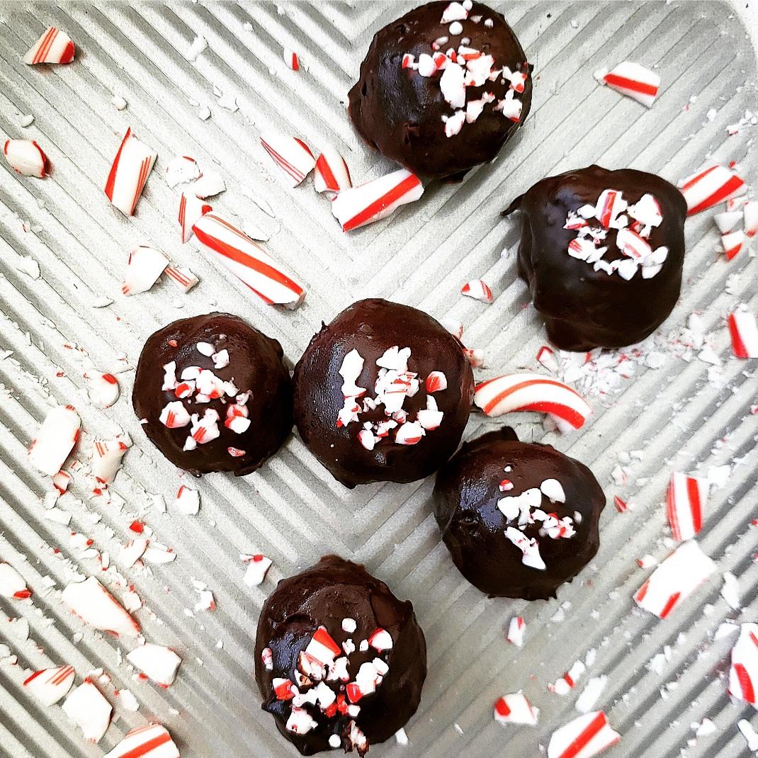 Peppermint Schnapps Christmas Truffles - Whisking Wolf