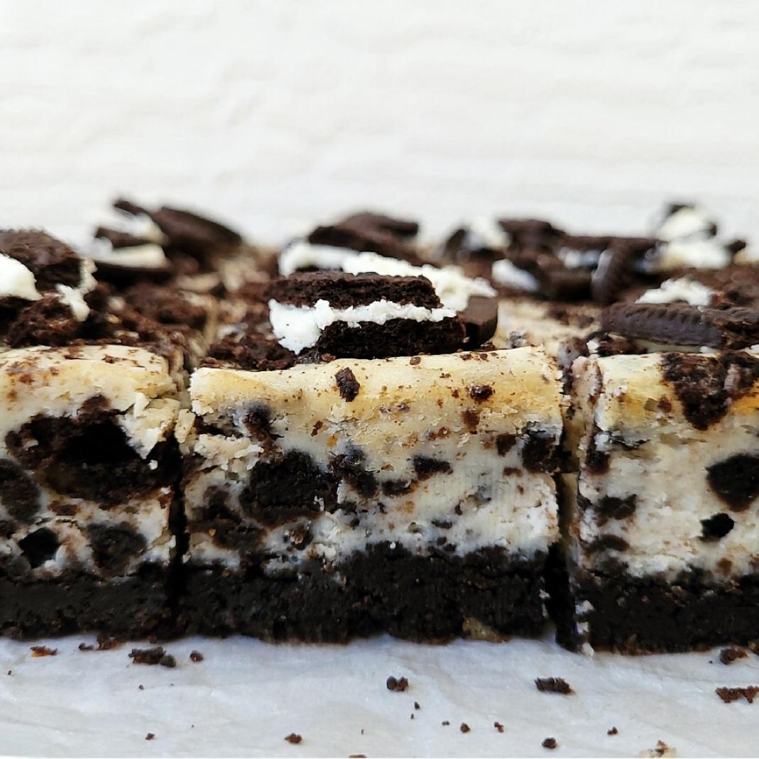 Oreo Cheesecake Bars - Whisking Wolf